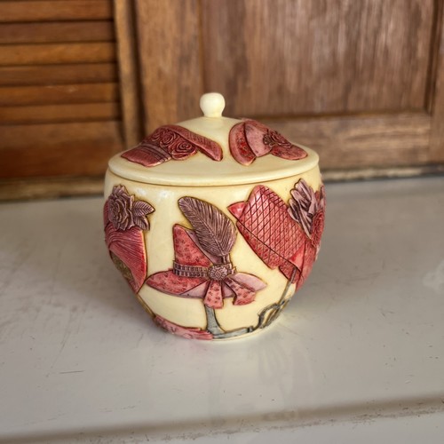 Red hat society lidded - red,
